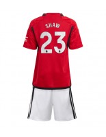 Manchester United Luke Shaw #23 Domácí dres pro děti 2023-24 Krátký Rukáv (+ trenýrky)